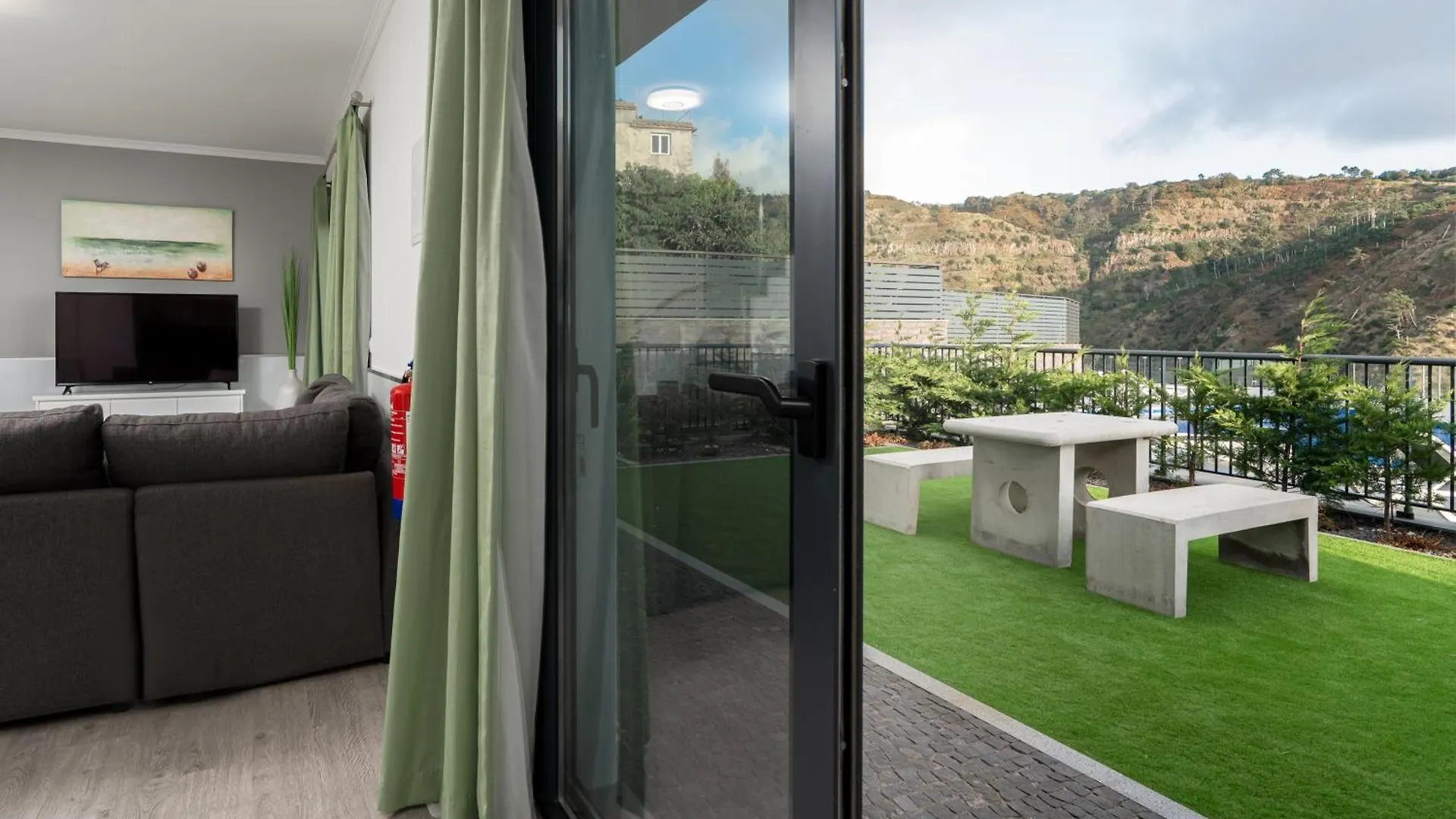 Ourmadeira - Sunset Cliff Villas, Contemporary Faja da Ovelha Villa