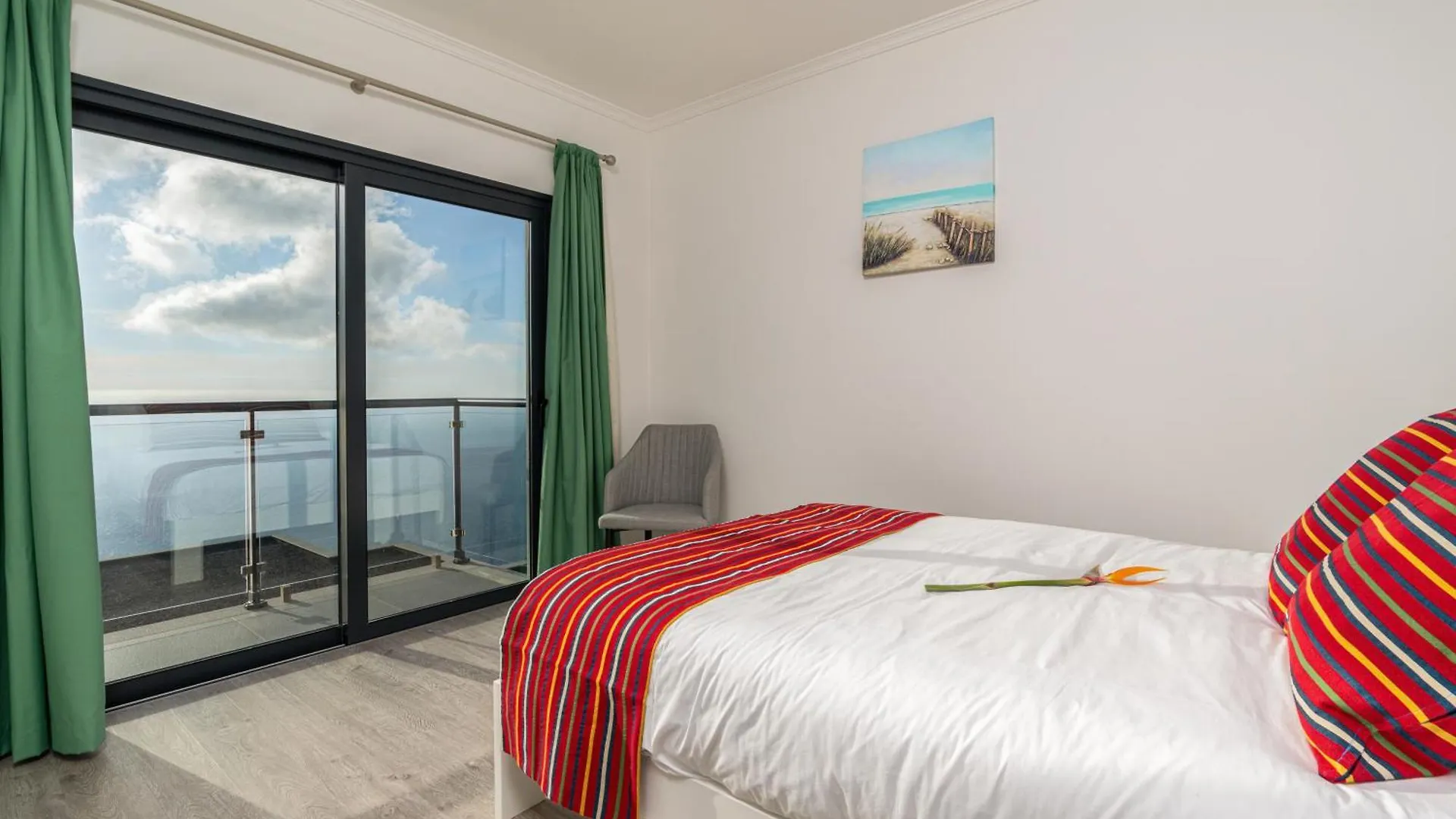 Villa Ourmadeira - Sunset Cliff Villas, Contemporary Faja da Ovelha Portugal
